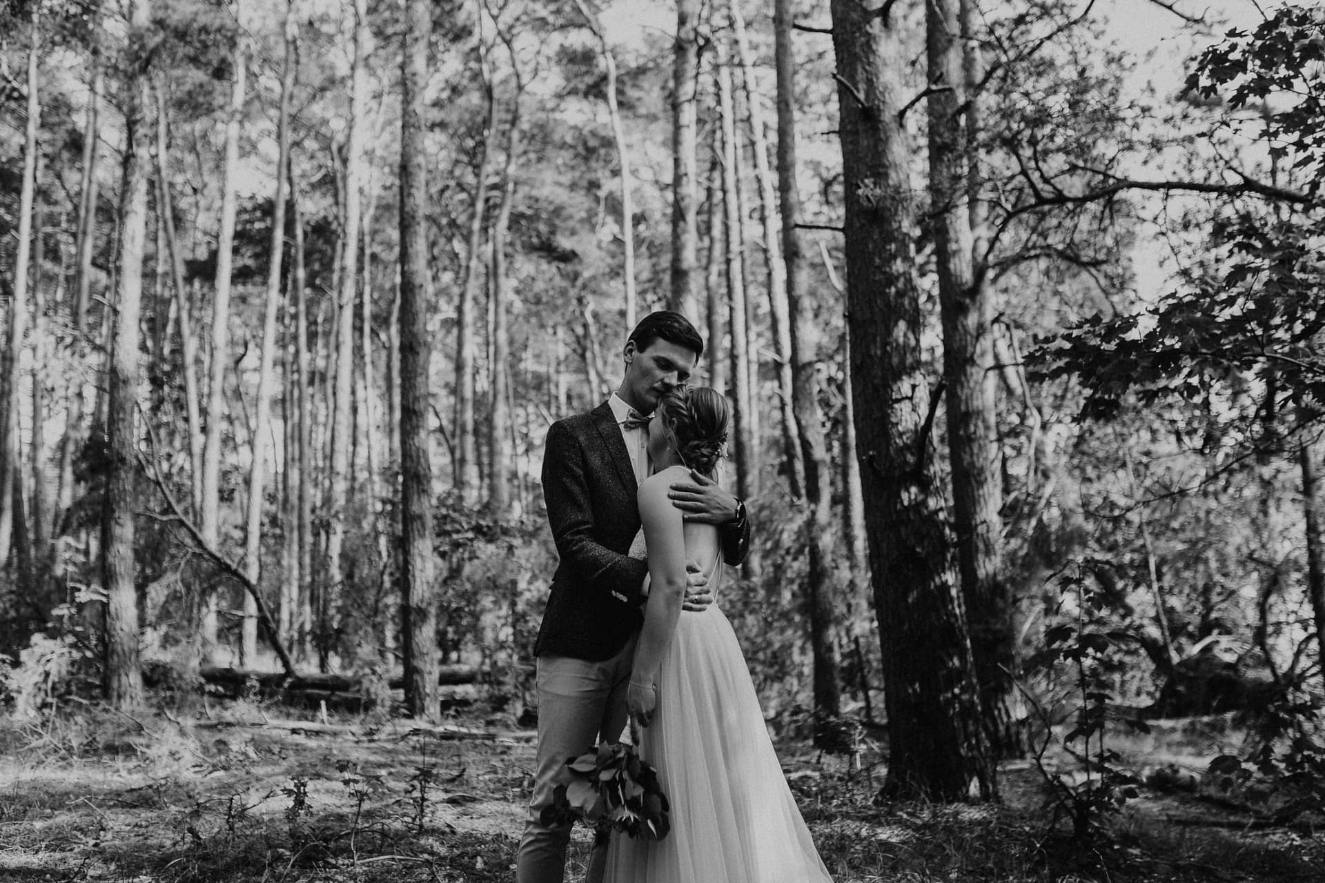 Hochzeit berlin, mühle tornow, muehle tornow, tornow, paarshooting, couple shooting, hochzeitsfotograf berlin, wedding couple shooting, forest, wald, forest couple shooting