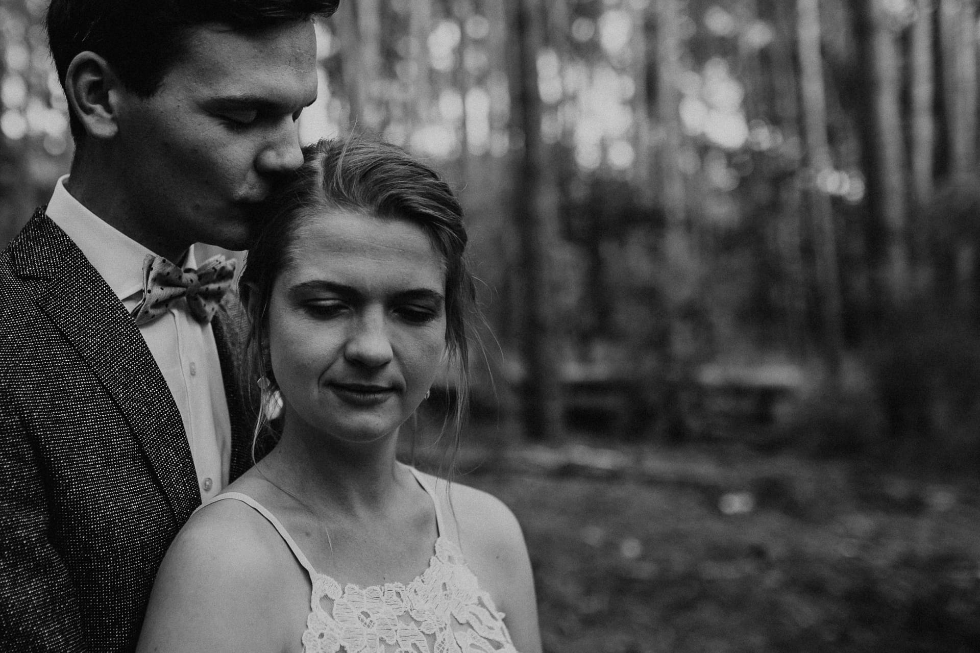Hochzeit berlin, mühle tornow, muehle tornow, tornow, paarshooting, couple shooting, hochzeitsfotograf berlin, wedding couple shooting, forest, wald, forest couple shooting