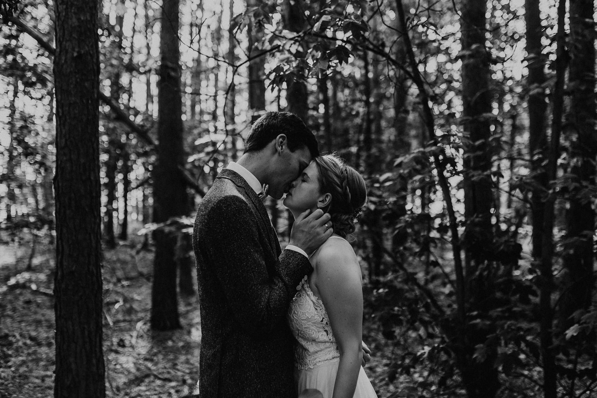 Hochzeit berlin, mühle tornow, muehle tornow, tornow, paarshooting, couple shooting, hochzeitsfotograf berlin, wedding couple shooting, forest, wald, forest couple shooting