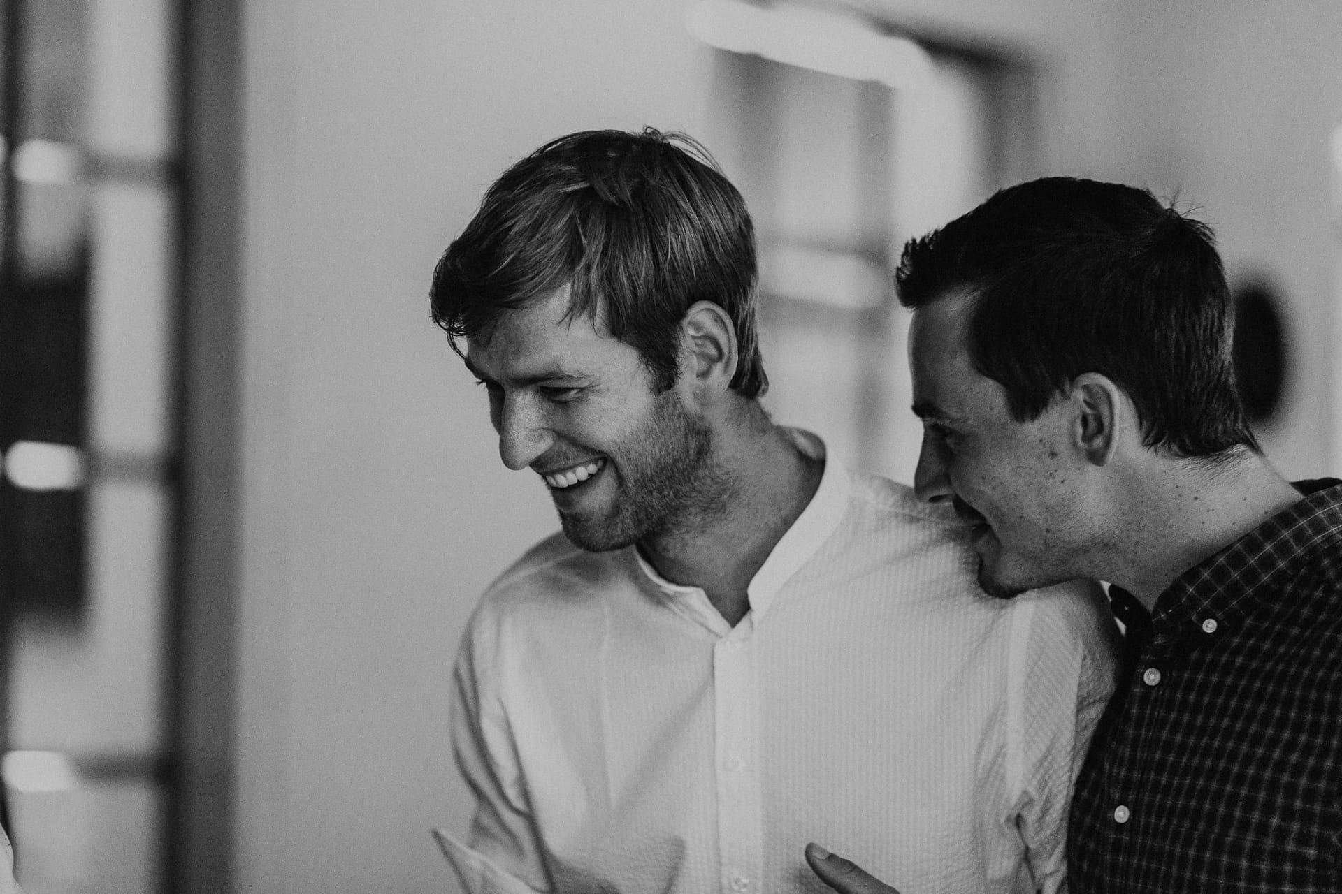 wedding guests, hochzeitsgäste, laughter, laughing, hochzeit berlin, mühle tornow