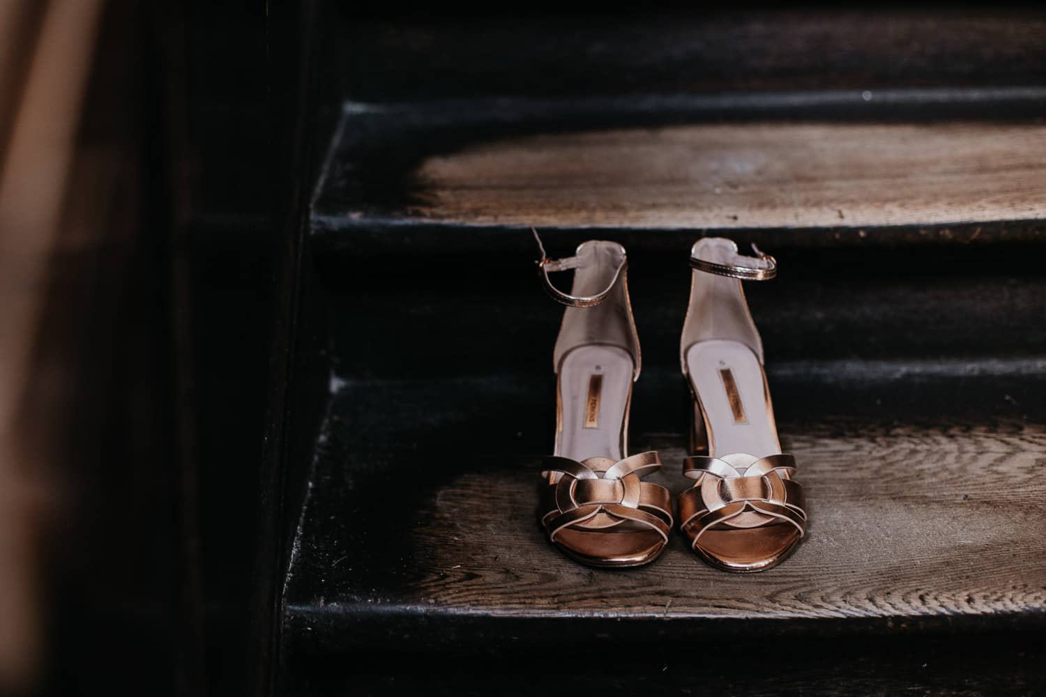 getting ready, gettin ready, schuhe, wedding shoes, wedding berlin, kulturschloss roskow, boho bride, boho braut