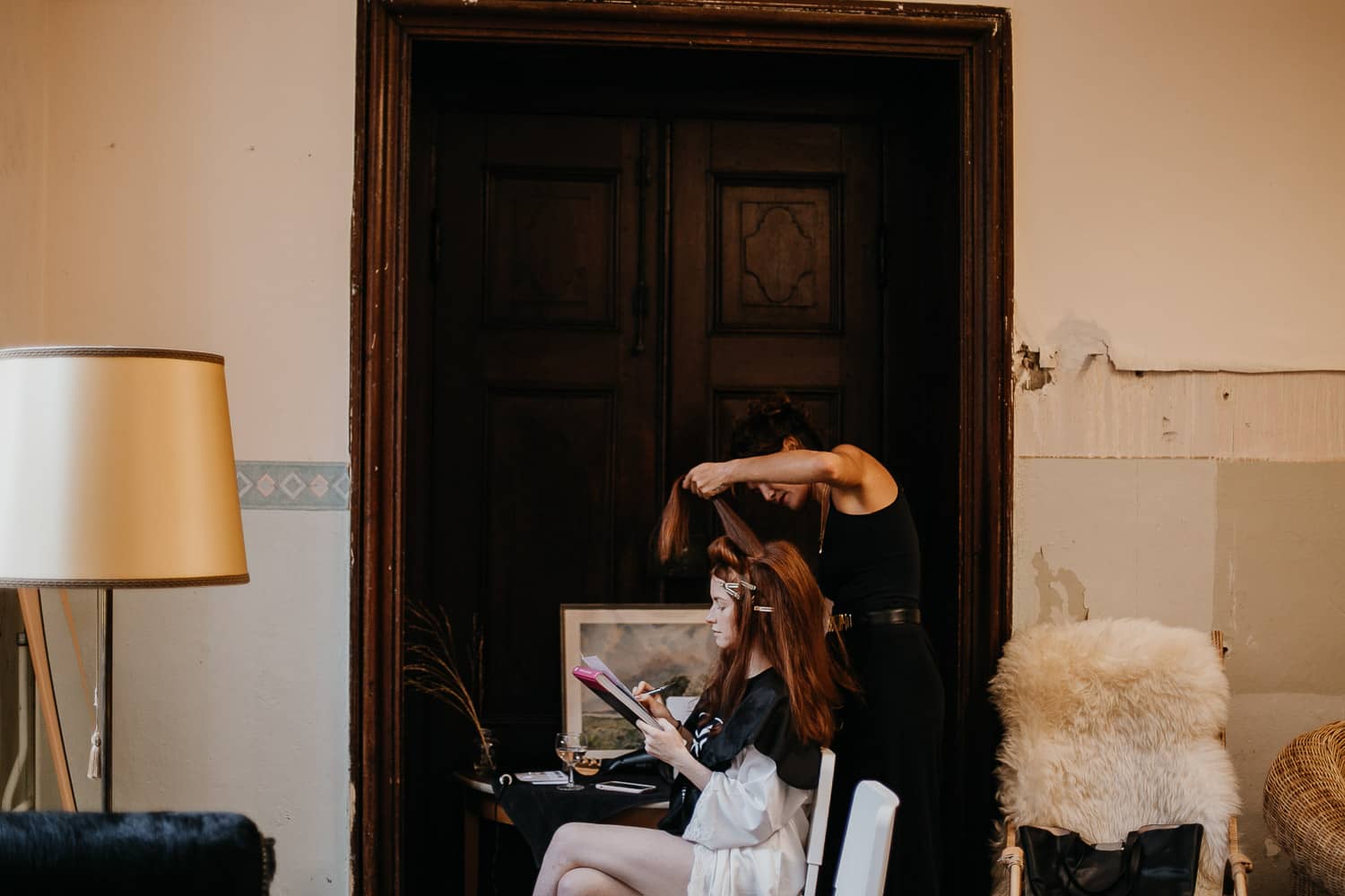 getting ready, gettin ready, make up, make-up, hairstylist, make up and hair stylist,, wedding berlin, kulturschloss roskow, boho bride, boho braut,