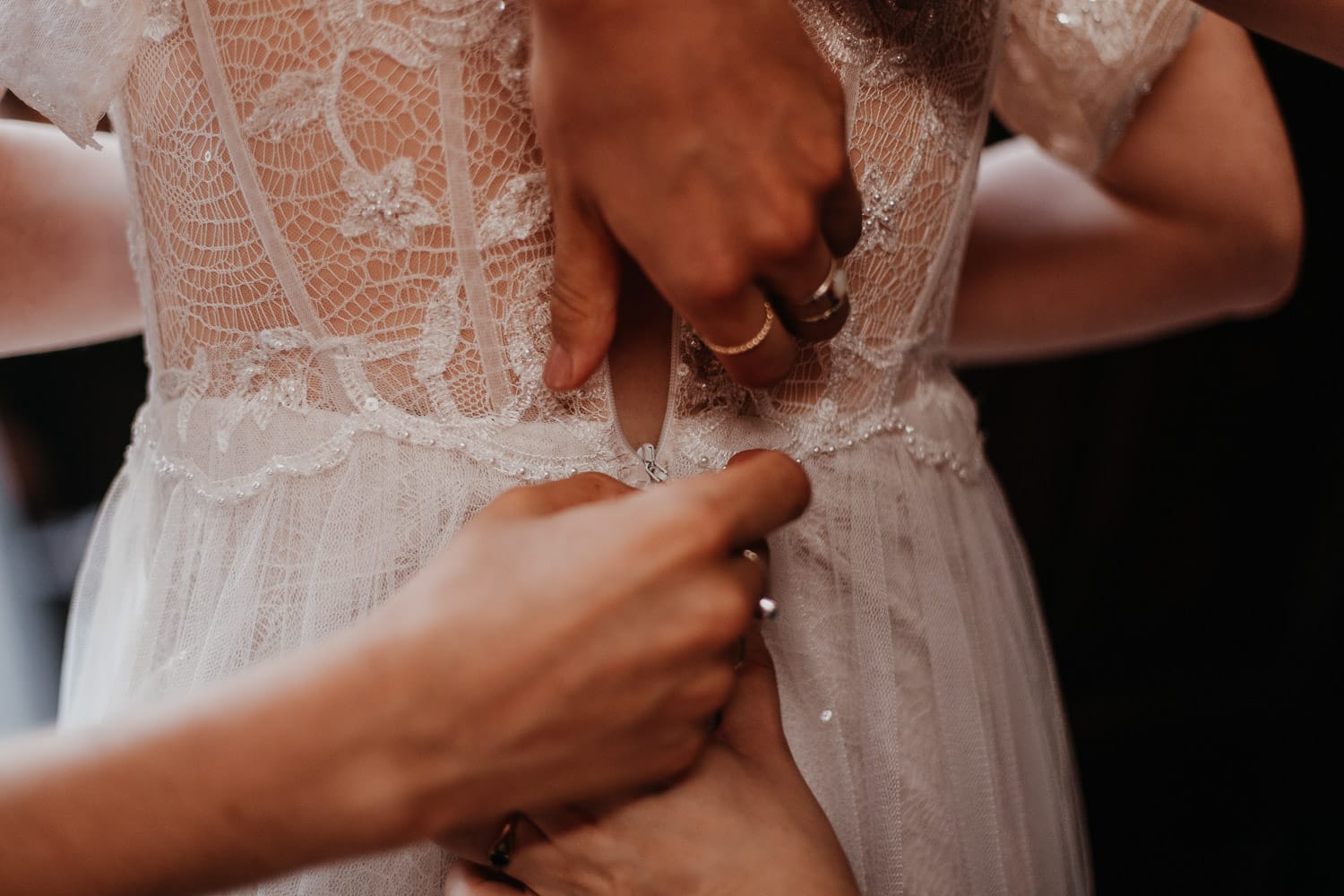 getting ready, gettin ready, hochzeitskleid, boho kleid, boho hochzeitskleid, vintage hochzeitskleid, wedding dress, bridal gown, wedding dress berlin, wedding berlin, kulturschloss roskow, boho bride, boho braut