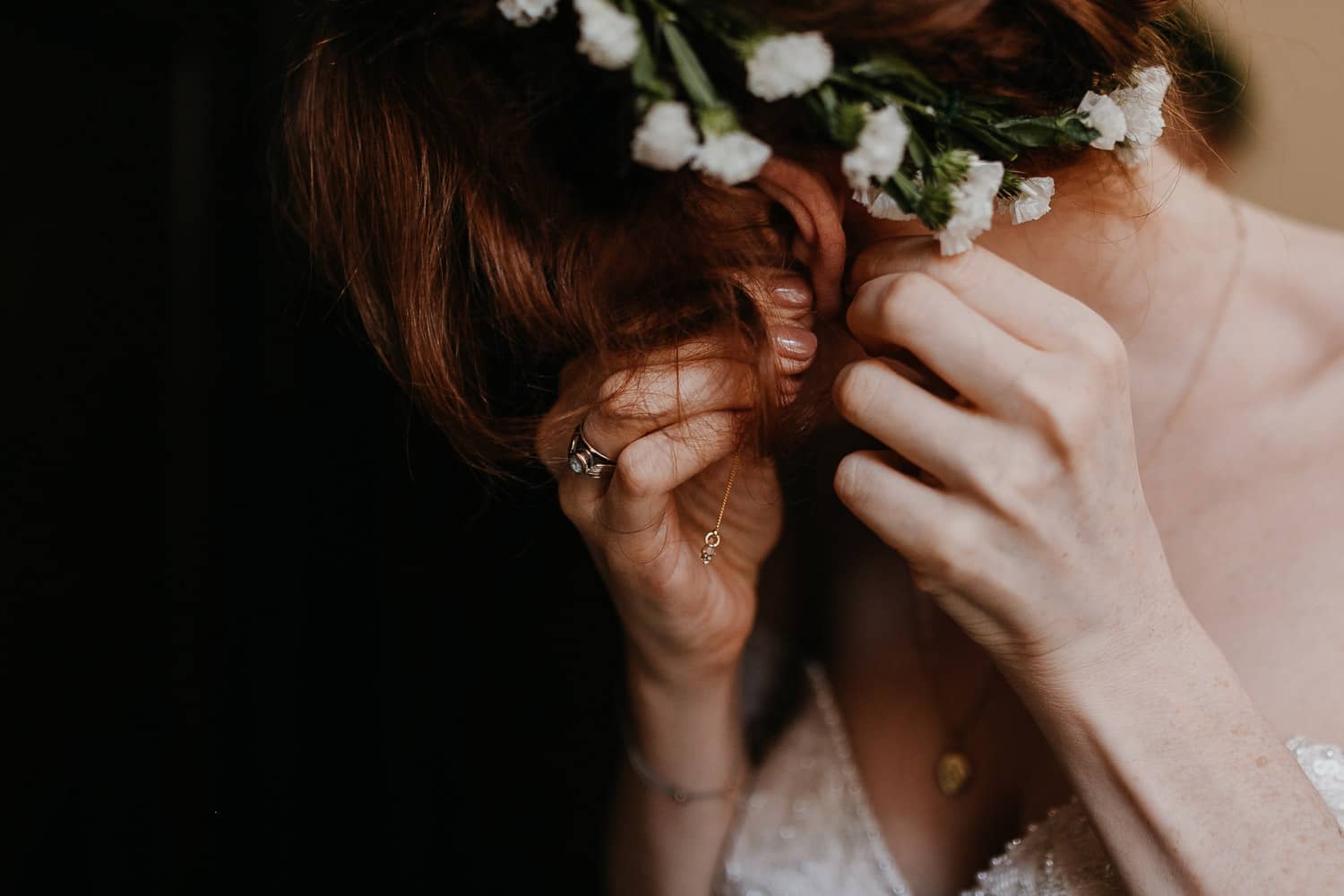 getting ready, gettin ready, ohrringe, ear rings, wedding berlin, kulturschloss roskow, boho bride, boho braut